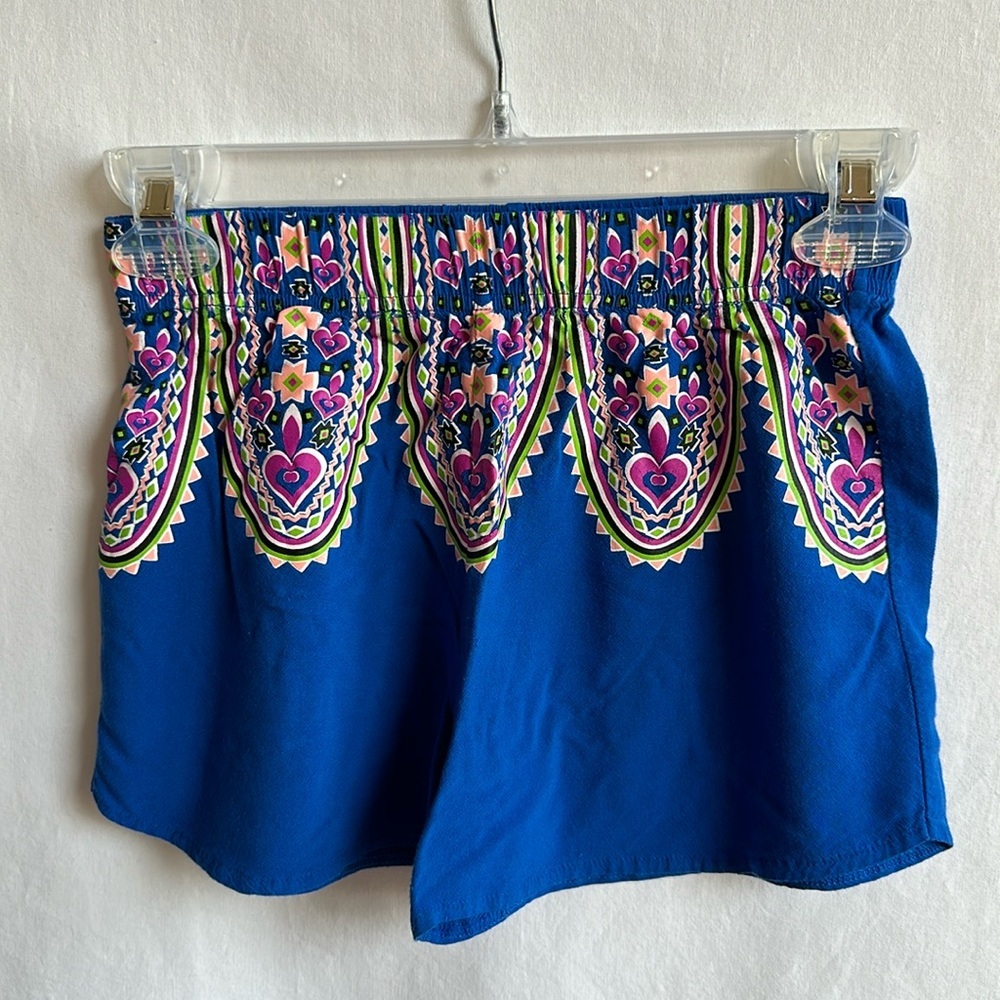 Blue rayon shorts with upper front pattern, girl’s size M